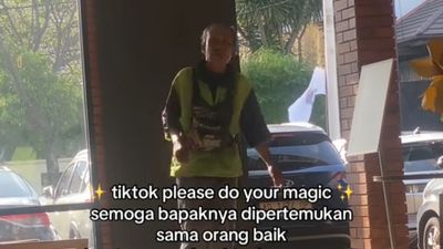 Driver Ojol Sepuh Tetap Antar GoFood Meski Tak Fit, Netizen Tersentuh