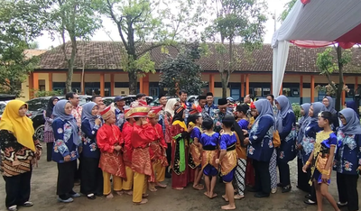 Kemendikdasmen Alokasikan Beasiswa S1 untuk 150.000 Guru pada 2026
