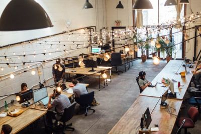 Bosan Suasana Kerja Gitu-Gitu Aja? Berikut 5 Rekomendasi Coworking Space di Jakarta yang Bikin Mood Kamu Enjoy Seharian!