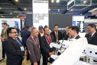 Gubernur Sulsel Jajaki Kerja Sama PTDI di Airshow Singapura, Dorong Pesawat Amphibi untuk Wilayah Kepulauan