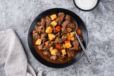 Menyelami Cita Rasa Burgundy: Resep Beef Bourguignon Klasik