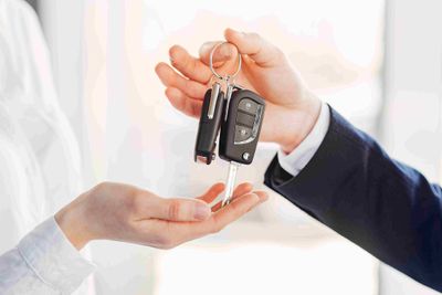 Mobilan Sendiri di Kendari, Kenapa Rental Mobil Lepas Kunci Jadi Favorit?