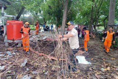 Lapangan Voli Pulau Harapan Kembali Kinclong! 50 Personel Gabungan Turun Tangan Bersihkan Lingkungan demi Spot Olahraga Nyaman