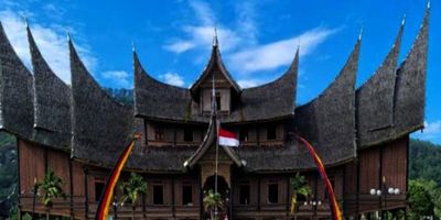 Wisata Sejarah Museum Replika Istana Basa Pagaruyuang: Melihat Berbagai Jejak Peninggalan Kerajaan Pagaruyuang