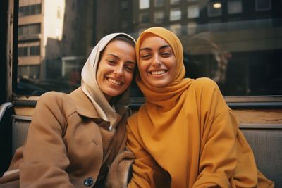 Bukan Sekedar Ramah, Senyum dalam Islam Ternyata Sedekah dan Pahalanya Nggak Main-Main!