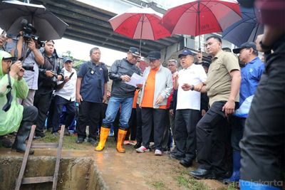 Demi Jakarta Bebas Banjir, Gubernur Pramono Anung Pimpin Gerakan Jaga Jakarta Bersih Bersama 171 Ribu Personel