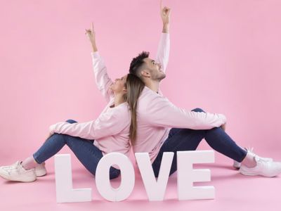 7 Puisi Singkat tentang Cinta di Bulan Februari yang Hangat dan Relatable