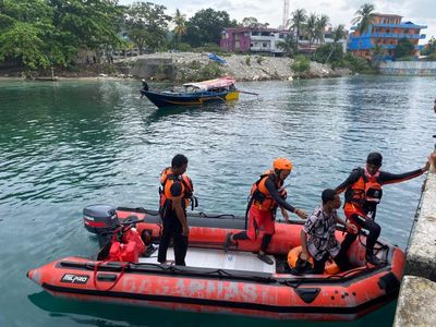 Perahu Rombongan Ibadah HUT PI ke-171 Terbalik, Puluhan Penumpang Dievakuasi Selamat