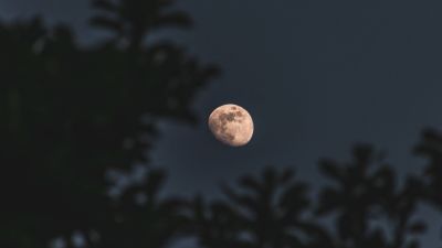 Kecantikan Langit Malam: Menyaksikan Gerhana dan Supermoon di Indonesia