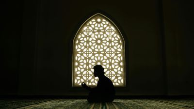 Memahami Itikaf: Pengertian, Hukum, dan Ketentuan Pelaksanaannya