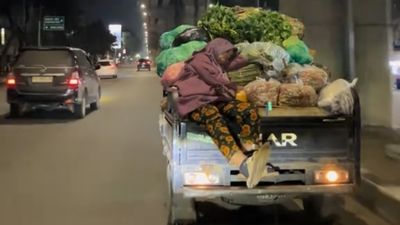 Berangkat Saat Subuh Demi Keluarga, Potret Perjuangan Ibu Pekerja Pasar Ini Tuai Perhatian Warganet