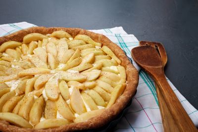 Resep Quince Frangipane Tart: Perpaduan Elegan Buah dan Kacang