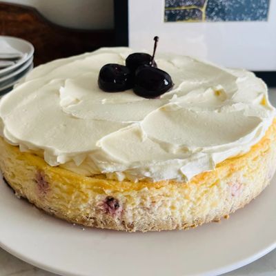 Cheesecake Mascarpone dengan Sentuhan Cherry: Hidangan Penutup Kelas Dunia