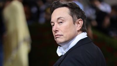 Elon Musk Alihkan Fokus dari Mars ke Pembangunan Kota Berkelanjutan di Bulan