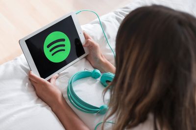 Spotify Kini Hadirkan Artikel Majalah yang Bisa Didengarkan