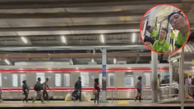 Pria yang Bekerja di Stasiun Ini Bagikan Kehebohan Saat Orang Jakarta Berangkat Kerja, Videonya Jadi Perbincangan