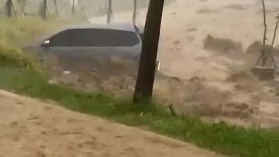 Dampak Banjir di Desa Cijayanti Bogor: Puluhan Rumah Terendam dan Mobil Terseret Arus