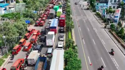 Sopir Angkot Demonstrasi di Bekasi, Jalan Utama Tersendat