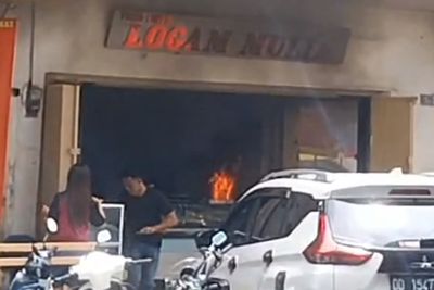 Emak-emak Asal Bantaeng Bakar Toko Emas di Makassar untuk Mencuri, Ngaku Terlilit Utang