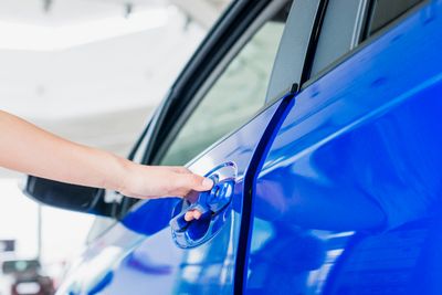 Jangan Dipaksa! Ini Penyebab Pintu Mobil Sulit Ditutup dan Solusinya