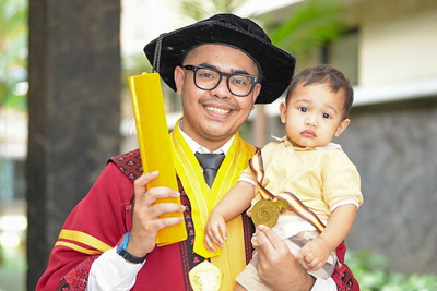 Peneliti BRIN Rezzy Eko Caraka Raih Gelar Wisudawan Terbaik dan Best Researcher 2025