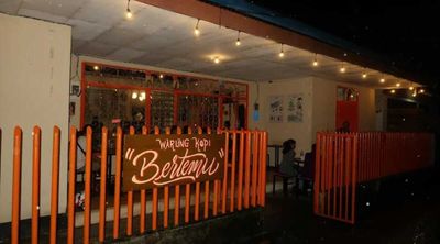 Nongkrong Seru, Main Game, dan Kuliner Enak di Warung Kopi Bertemu Ambon