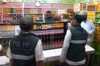 Modus Jualan Miras Online Terbongkar Jelang Ramadhan, Sebanyak 52 Botol Disita Petugas
