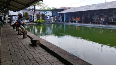 Ngabuburit Seru dan Tenang, Coba Memancing Jelang Berbuka