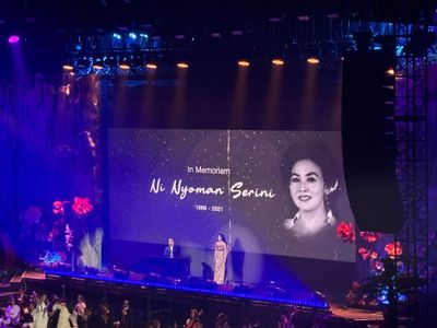 Tangis Mahalini Pecah saat Bawakan Lagu Sisa Rasa dan Lihat Foto Mendiang Ibu Tampil di Latar Panggung