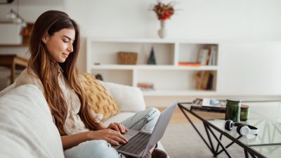 Transformasi Gaya Hidup di Era Digital: Pengaruh Media Sosial