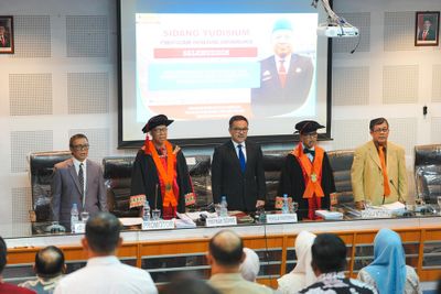 Sekda Sulsel Uji Disertasi Doktor di Unhas, Bahas Strategi Pengelolaan Dana Hibah
