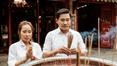 Kehangatan Tradisi Sembahyang Leluhur dalam Perayaan Imlek