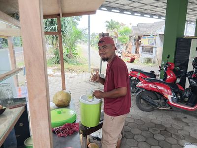 Tinggalkan Jabatan Kepala Gudang, Yudha Pilih Jualan Es Degan Demi Keluarga