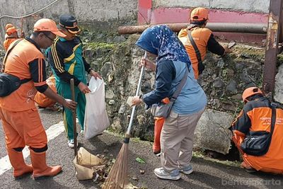 Jelang Tahun Baru Imlek, Pasukan Oranye Adakan Kegiatan Bersih-Bersih di Vihara Viriya Bala