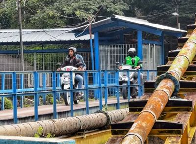 Jembatan Pintu Air Sengkaling, Urat Nadi Tegal Gondo yang Tak Pernah Sepi