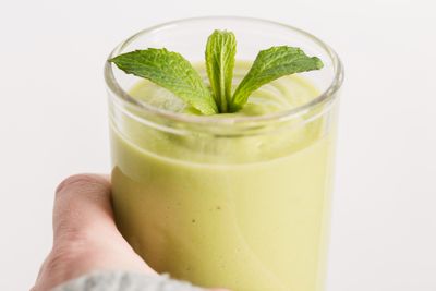 Resep Avocado Cold Brew Smoothie: Perpaduan Segar Kopi dan Alpukat