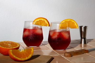 Kalimotxo: Koktail Sederhana dari Basque yang Mendunia
