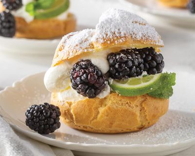 Resep Blackberry Cream Puffs: Pastry Cantik dengan Sentuhan Buah Segar