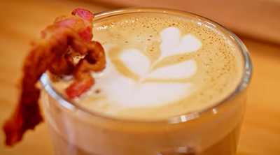 Resep Maple Bacon Latte: Kopi dengan Perpaduan Manis dan Gurih