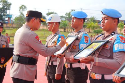 Kapolda Kaltara Beri Apresiasi dan Teguran Tegas bagi Personel, Dorong Pelayanan Maksimal