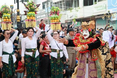 Satu Tahun Dibawah Kepemimpinan Budi–Agis, Toleransi di Kota Serang Kian Terjaga Lewat Kirab Budaya Lintas Iman