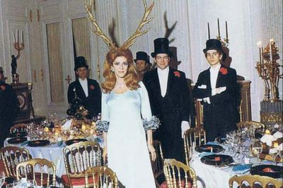 The Rothschild Surrealist Ball 1972: Menyingkap Simbolisme Gelap di Balik Pesta Paling Misterius di Prancis
