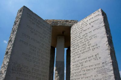 The Georgia Guidestones: Prasati yang Berisi 10 Perintah untuk Tatanan Dunia Baru