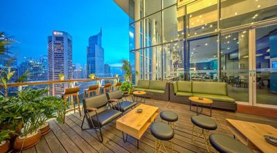Nongkrong di Atas Kota, Ini 5 Rekomendasi Cafe Rooftop Terbaik di Jakarta untuk Healing Sejenak!