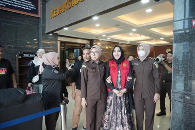 Kejati Sulsel Resmi Tahan Mira Hayati di Kasus Skincare Merkuri, Divonis 2 Tahun Penjara