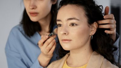 Menerapkan Gaya Riasan Natural: Tren Make Up Minimalis yang Semakin Digemari
