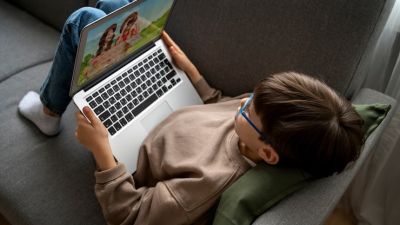 Strategi Cerdas Mengelola Waktu Layar untuk Kesehatan Optimal