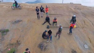 Petualangan Berbahaya: Pendaki Hilang di Kawah Ijen Ditemukan Selamat
