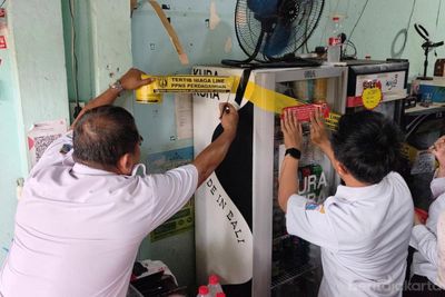 Nekat Jualan Dekat Kampus dan Sekolah, Toko Miras di Lenteng Agung Resmi Disegel Petugas Gabungan!