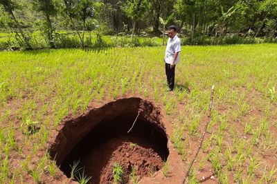Soroti Fenomena Sinkhole Muncul di Gunungkidul dan Sumatera Barat, Pakar UGM Ungkap Faktor Manusia Salah Satu Penyebab